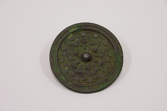 bronze mirror designed with divinities and animals